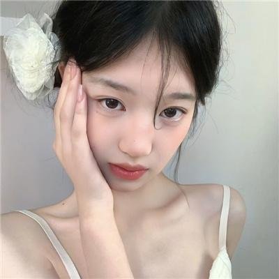 裸女游城